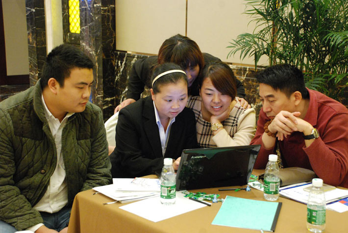 高瞻遠矚，移攬?zhí)煜? 2014年百度移動推廣峰會會議報道